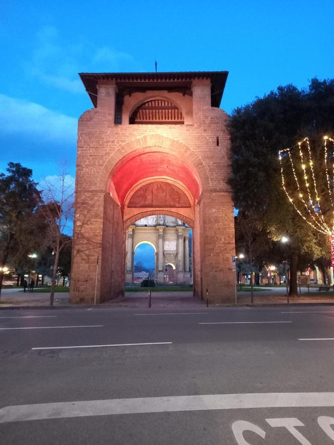 Romantic Liberta Apartment Firenze Bagian luar foto